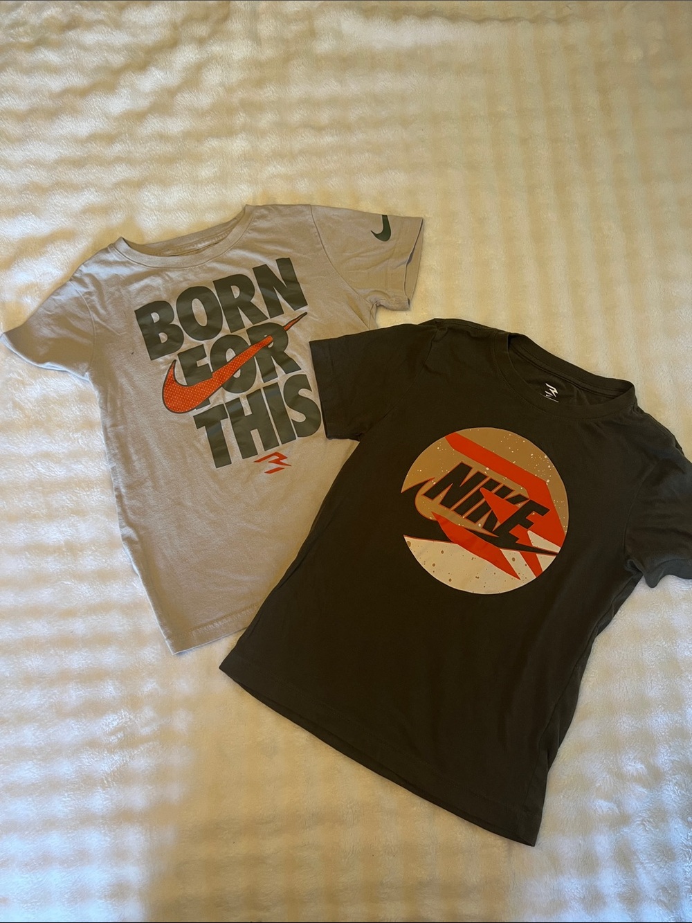 2 Nike Kids Short Sleeve Graphic Tees